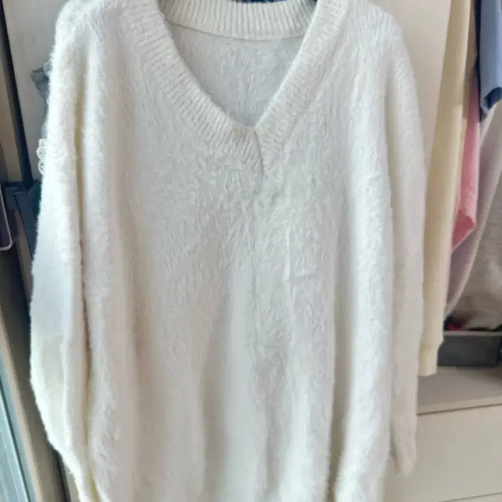 [BUNJANG] White Angora V-Neck Knit Sweater / 새상품 화이트 브이넥 앙고라 니트