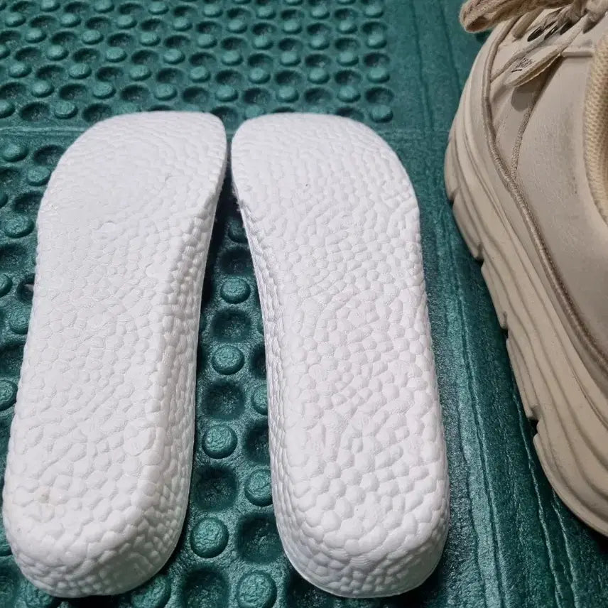 [SOLD OUT] 베이지색 플랫폼통굽 운동화37(235)