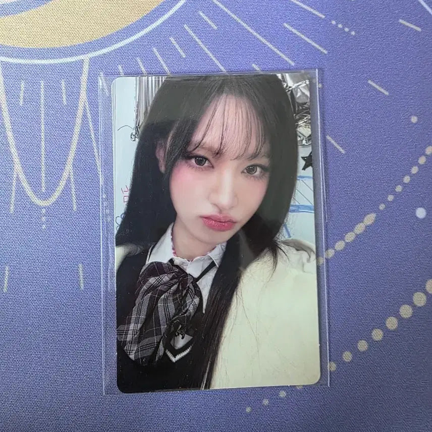[BUNJANG] IVE Leeseo Black Hole Broadcast Photocard / 아이브 리즈 블랙홀 공방 포카