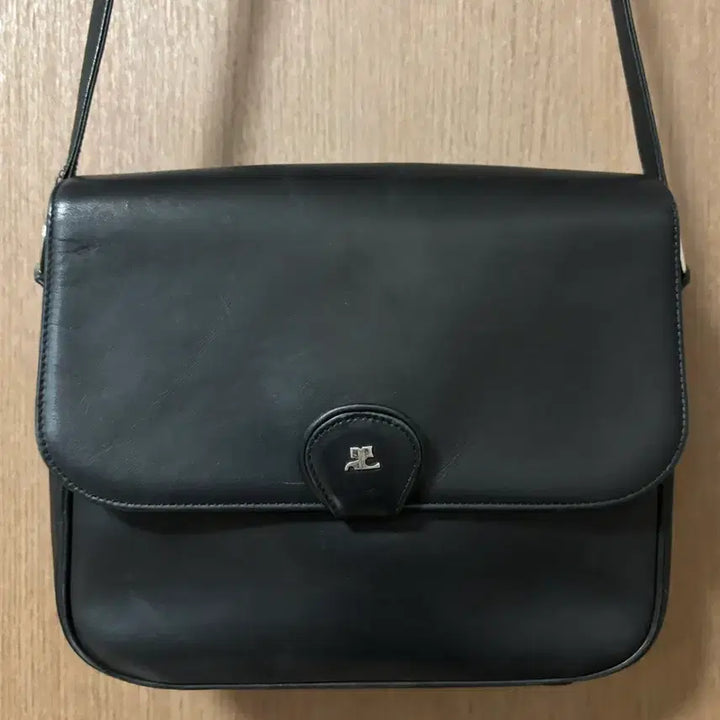 [BUNJANG] Courreges Black Leather Crossbody Bag / COURREGES 꾸레쥬 블랙 레더 크로스백