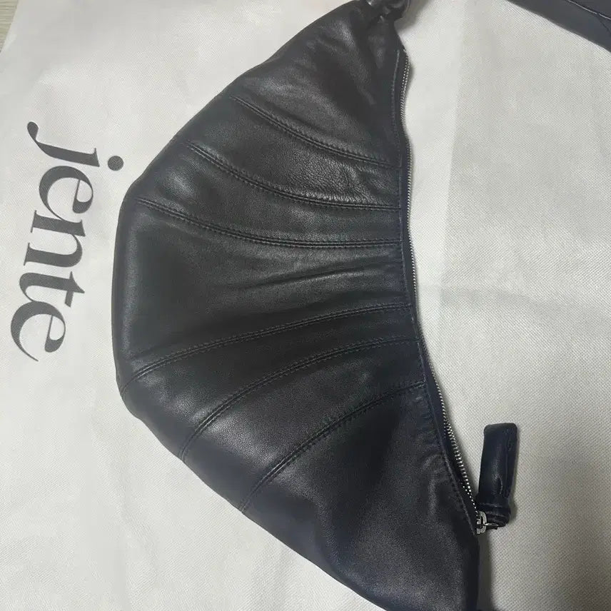 [BUNJANG] Lemaire Croissant Bag Medium Lambskin / 가격내림_르메르 크루아상백 미디움(양가죽)