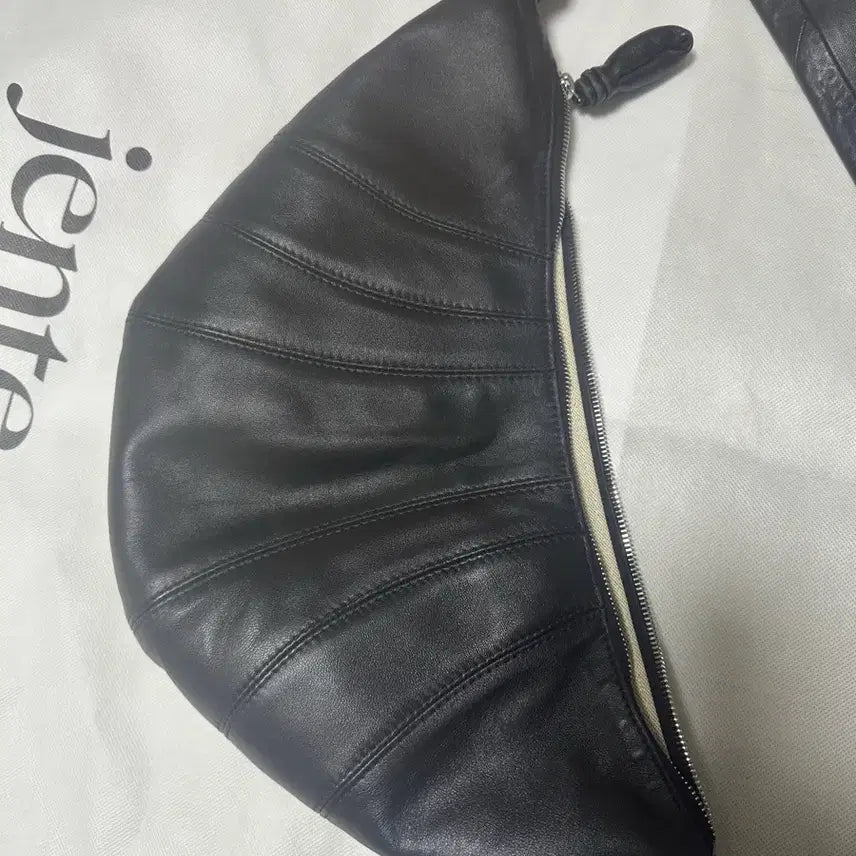 [BUNJANG] Lemaire Croissant Bag Medium Lambskin / 가격내림_르메르 크루아상백 미디움(양가죽)