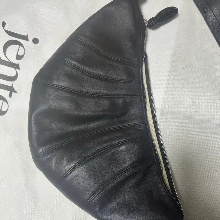 [BUNJANG] Lemaire Croissant Bag Medium Lambskin / 가격내림_르메르 크루아상백 미디움(양가죽)