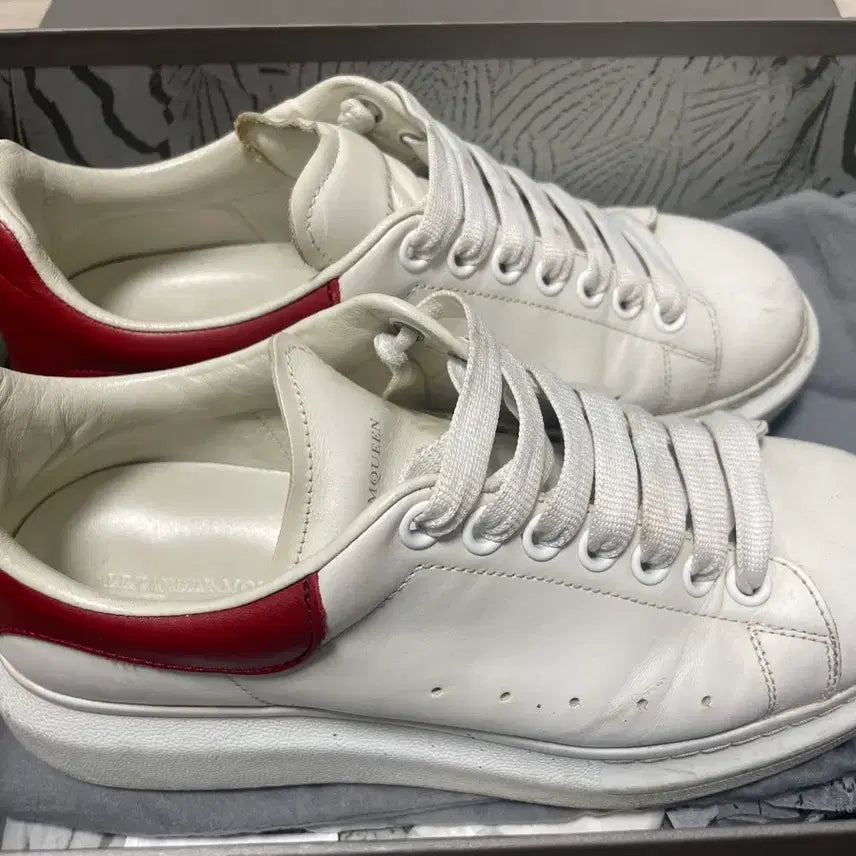 [BUNJANG] Alexander McQueen Oversized Sneakers White/Red (Size 40.5) / 알렉산더 맥퀸 오버솔 스니커즈 화이트/레드 40.5
