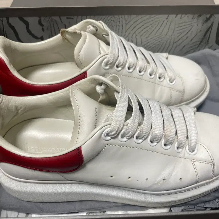 [BUNJANG] Alexander McQueen Oversized Sneakers White/Red (Size 40.5) / 알렉산더 맥퀸 오버솔 스니커즈 화이트/레드 40.5