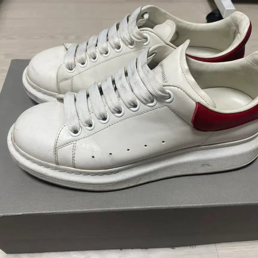 [BUNJANG] Alexander McQueen Oversized Sneakers White/Red (Size 40.5) / 알렉산더 맥퀸 오버솔 스니커즈 화이트/레드 40.5