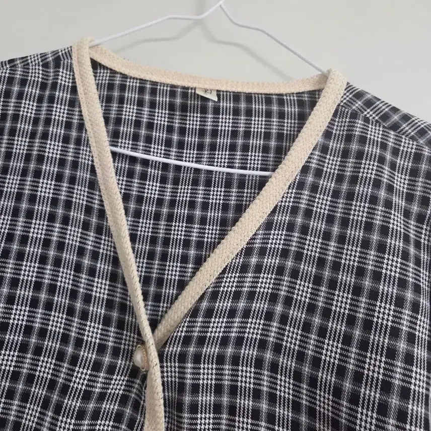[BUNJANG] Checkered Short-Sleeve Cardigan Jacket / 체크 반팔 가디건 자켓 스타일