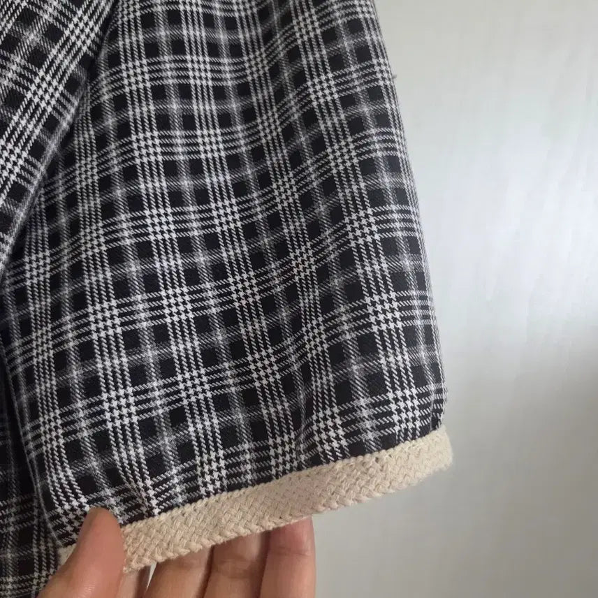 [BUNJANG] Checkered Short-Sleeve Cardigan Jacket / 체크 반팔 가디건 자켓 스타일