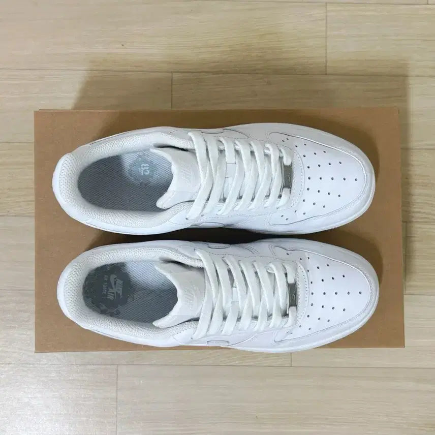 [BUNJANG] Nike Air Force 1 '07 White Sneakers / [250] 나이키 에어포스 1 07 화이트 올백 스니커즈