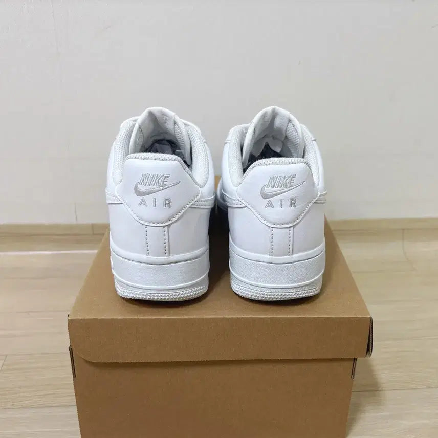 [BUNJANG] Nike Air Force 1 '07 White Sneakers / [250] 나이키 에어포스 1 07 화이트 올백 스니커즈