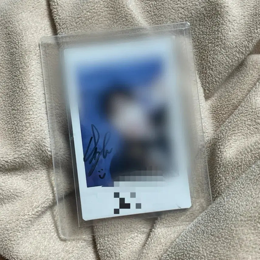 [BUNJANG] Monsta X Minhyuk Signed Polaroid / 몬스타엑스 민혁 싸인 폴라로이드 팝니다.