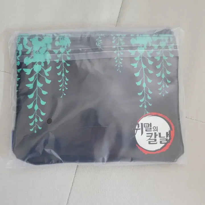 [BUNJANG] Olive Young Demon Slayer Tanjiro Pouch / 올영 귀멸의 칼날 귀칼 탄지로 파우치