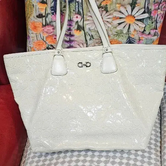 [SOLD OUT] 페라가모 간치니 아이보리 숄더백