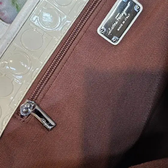 [SOLD OUT] 페라가모 간치니 아이보리 숄더백