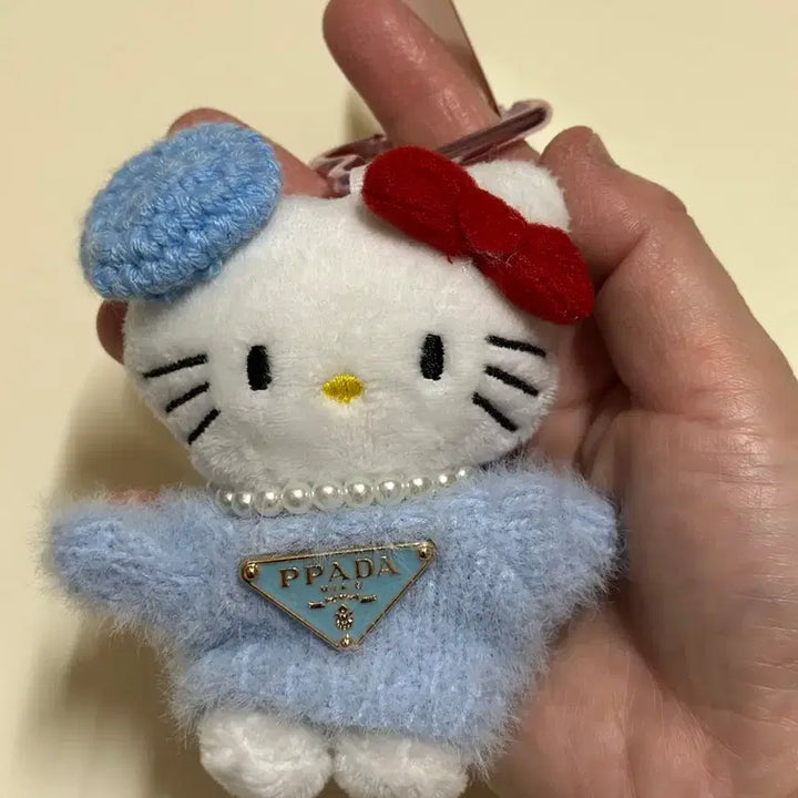 [BUNJANG] Hello Kitty Vintage Sweater Kitty Keychain / 헬로키티 고풍스러운 스웨터 키티인형키링/ 9cm