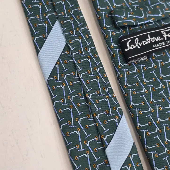 [BUNJANG] Ferragamo Silk Necktie / 페라가모 정품 넥타이