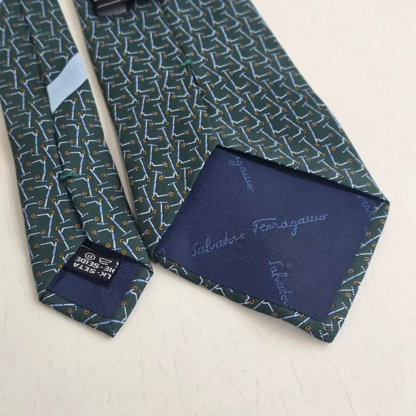 [BUNJANG] Ferragamo Silk Necktie / 페라가모 정품 넥타이