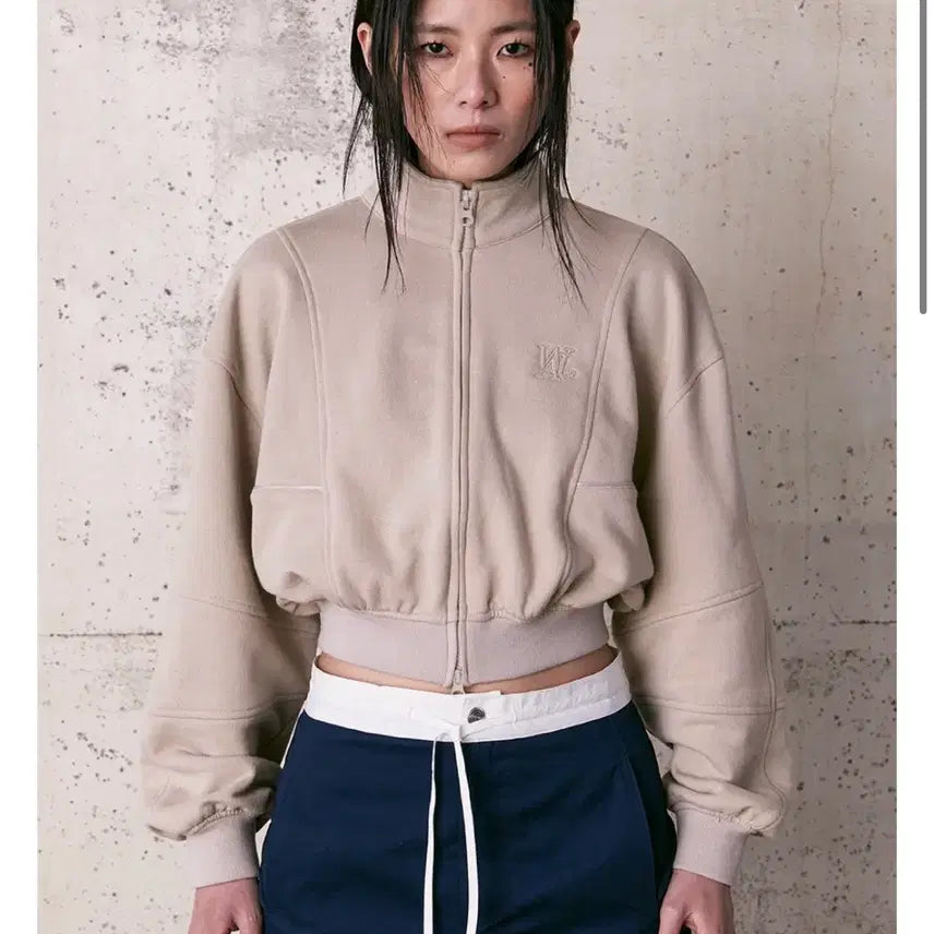 [BUNJANG] W.A.U Signature Jersey Crop Zip-up Beige / 우알롱 시그니처 저지 크롭 집업 베이지