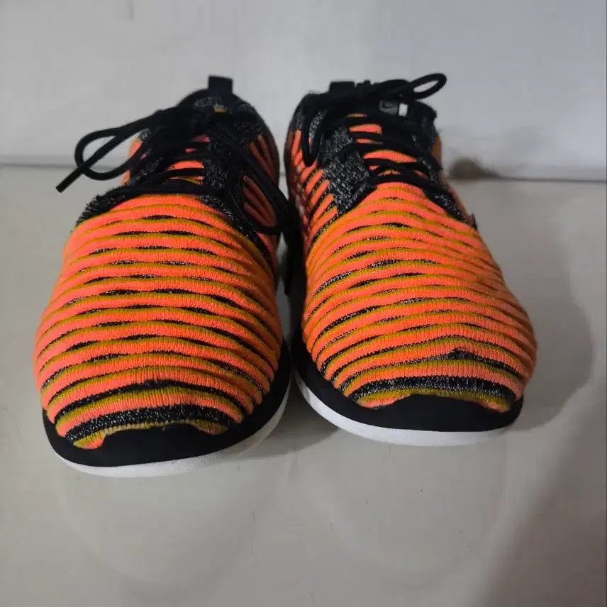 [SOLD OUT] 235mm 나이키 로쉬 투 플라이니트 런닝화