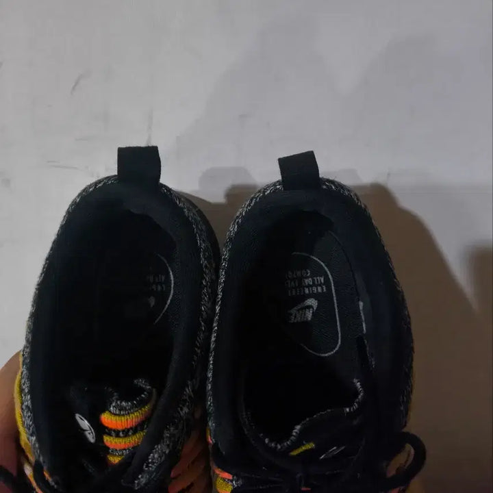 [SOLD OUT] 235mm 나이키 로쉬 투 플라이니트 런닝화