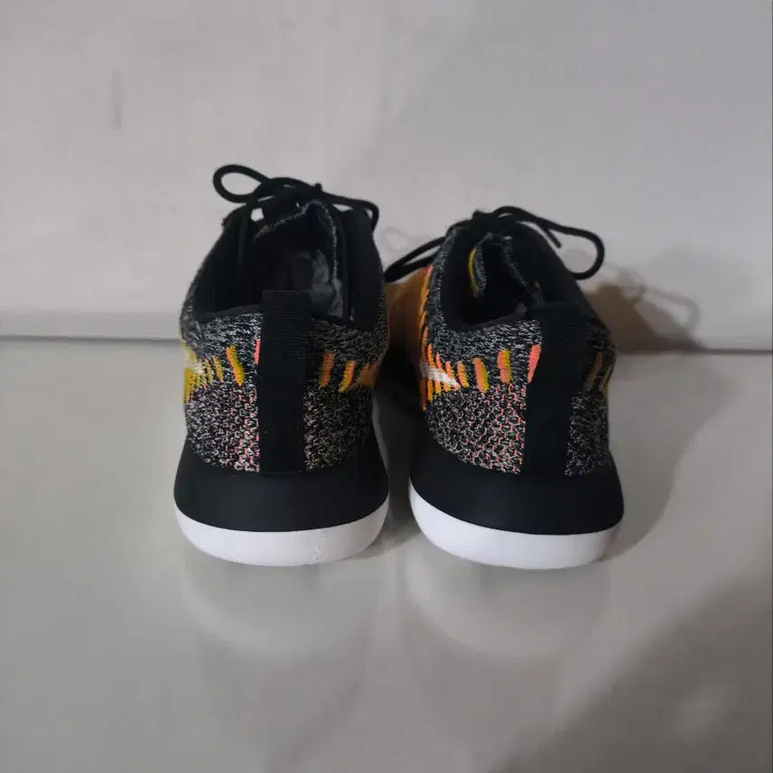 [SOLD OUT] 235mm 나이키 로쉬 투 플라이니트 런닝화