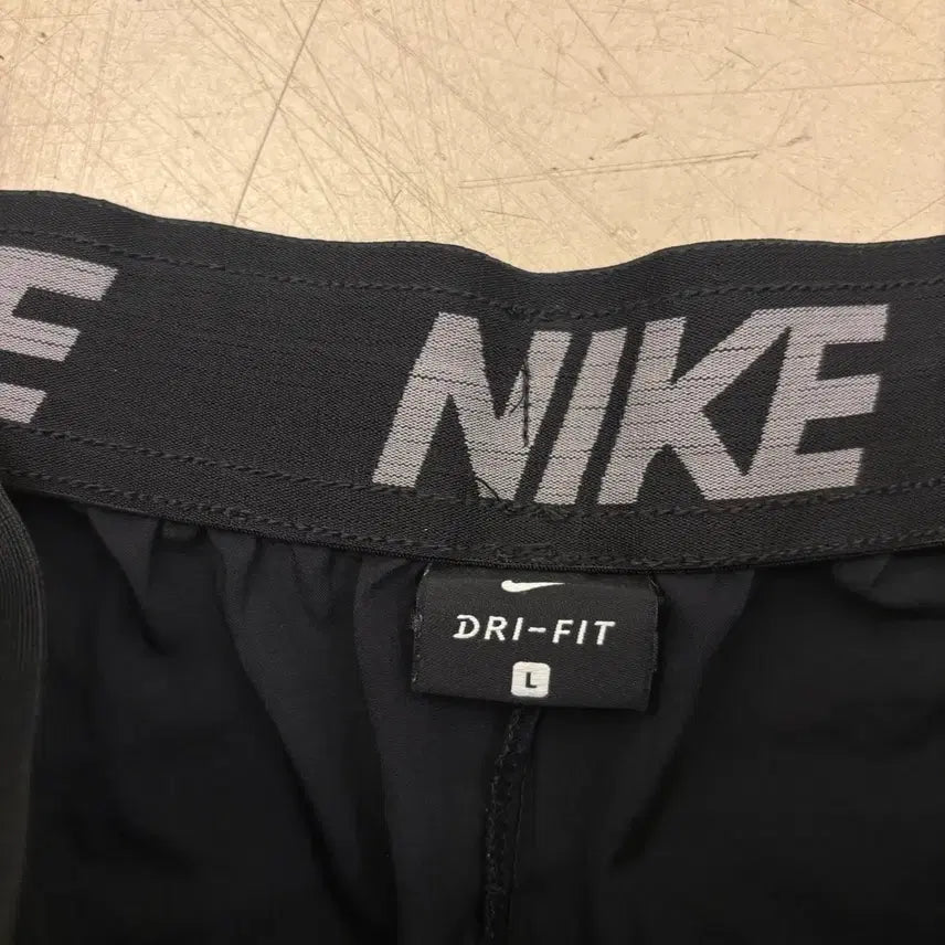 [SOLD OUT] 나이키 빅스우시 블랙 드라이 핏 반바지