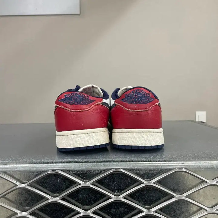 [BUNJANG] Nike Air Jordan 1 Retro Low OG Gym Red and Midnight Navy Sneakers / 나이키 에어 조던 1 레트로 로우 OG 짐 레드 앤 미드나잇 네이비 26