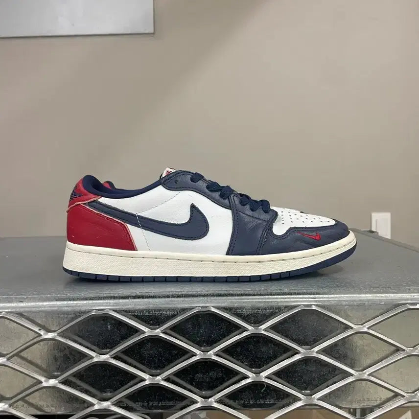 [BUNJANG] Nike Air Jordan 1 Retro Low OG Gym Red and Midnight Navy Sneakers / 나이키 에어 조던 1 레트로 로우 OG 짐 레드 앤 미드나잇 네이비 26