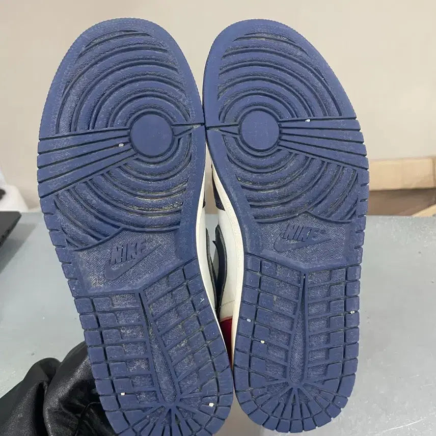 [BUNJANG] Nike Air Jordan 1 Retro Low OG Gym Red and Midnight Navy Sneakers / 나이키 에어 조던 1 레트로 로우 OG 짐 레드 앤 미드나잇 네이비 26