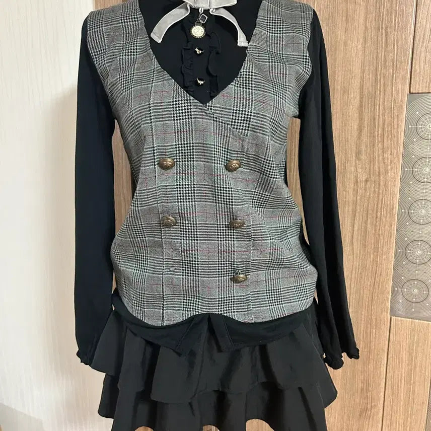 [BUNJANG] Axis Palm Watch Charm Blouse / 엑시즈팜 시계참 블라우스