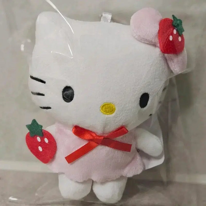 [BUNJANG] Strawberry Kitty Keychain / 딸기키티인형키링
