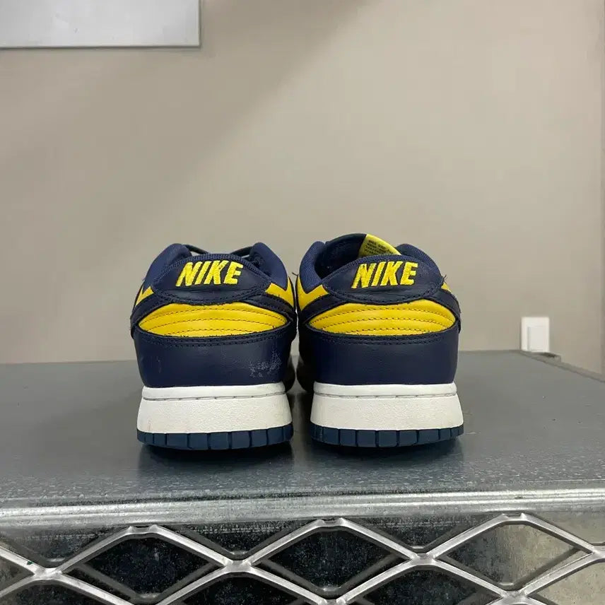 [BUNJANG] Nike Dunk Low Retro Michigan Sneakers 280 / 나이키 덩크 로우 레트로 미시건 280