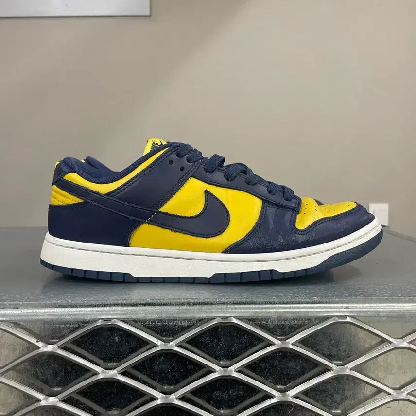 [BUNJANG] Nike Dunk Low Retro Michigan Sneakers 280 / 나이키 덩크 로우 레트로 미시건 280