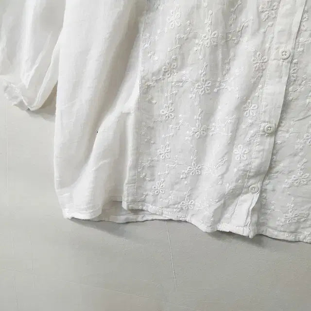 [BUNJANG] Embroidered Gauze Cotton Blouse White / 편칭자수 거즈면 블라우스 화이트
