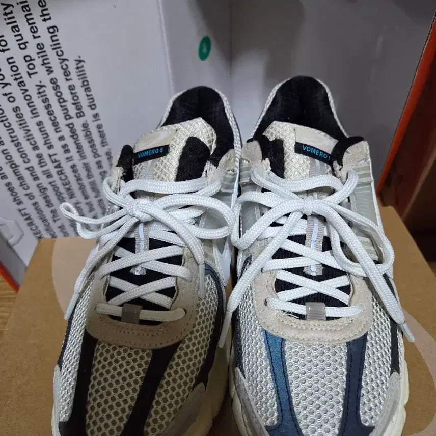 [BUNJANG] Nike Zoom Vomero 5 Light Bone and Black Sneakers / 나이키 줌 보메로 5 라이트 본 앤 블랙 (250사이즈)팝니다.