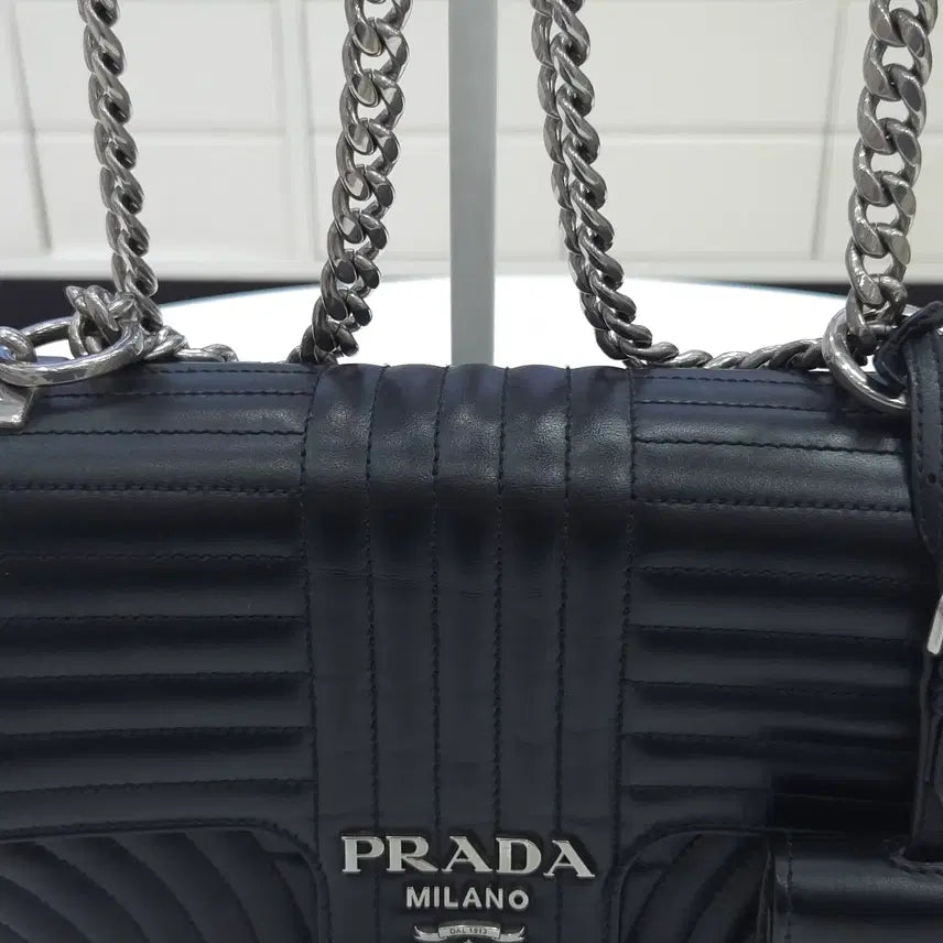 [BUNJANG] Prada Diagram Medium Shoulder Bag / 프라다 다이어그램 플랩 미디엄 숄더백 1bd108