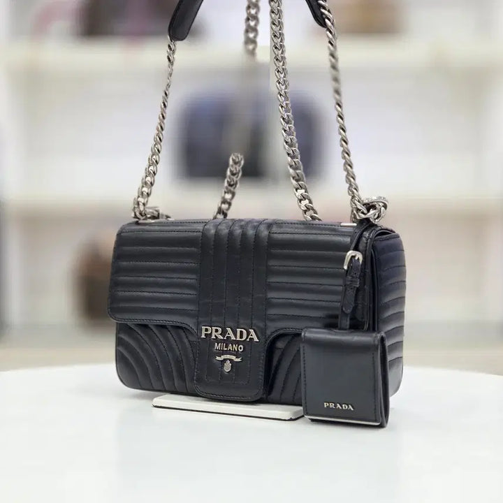 [BUNJANG] Prada Diagram Medium Shoulder Bag / 프라다 다이어그램 플랩 미디엄 숄더백 1bd108