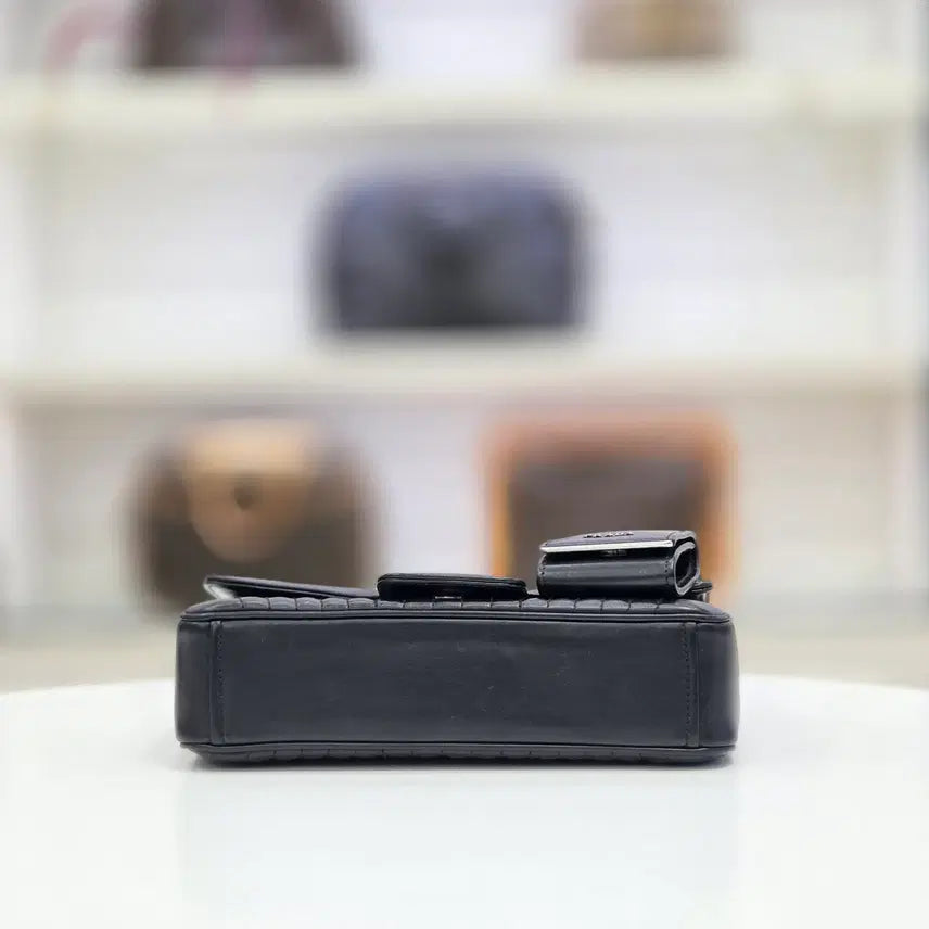 [BUNJANG] Prada Diagram Medium Shoulder Bag / 프라다 다이어그램 플랩 미디엄 숄더백 1bd108