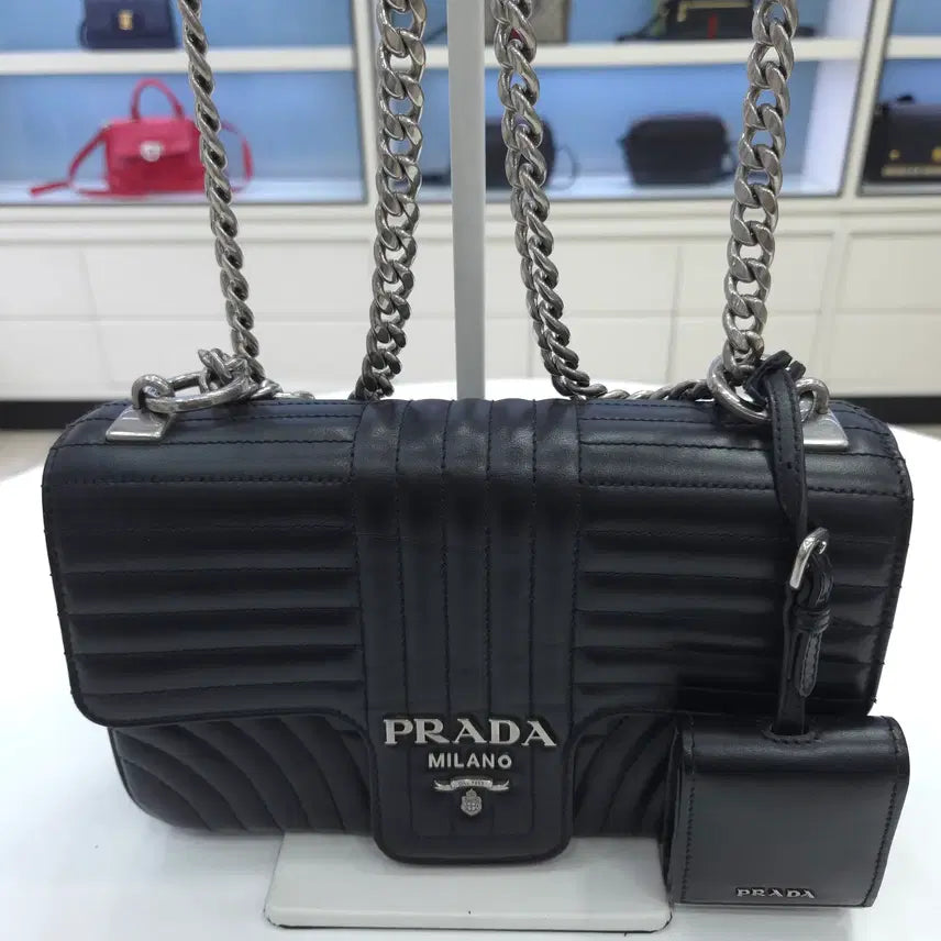 [BUNJANG] Prada Diagram Medium Shoulder Bag / 프라다 다이어그램 플랩 미디엄 숄더백 1bd108