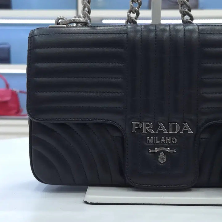 [BUNJANG] Prada Diagram Medium Shoulder Bag / 프라다 다이어그램 플랩 미디엄 숄더백 1bd108