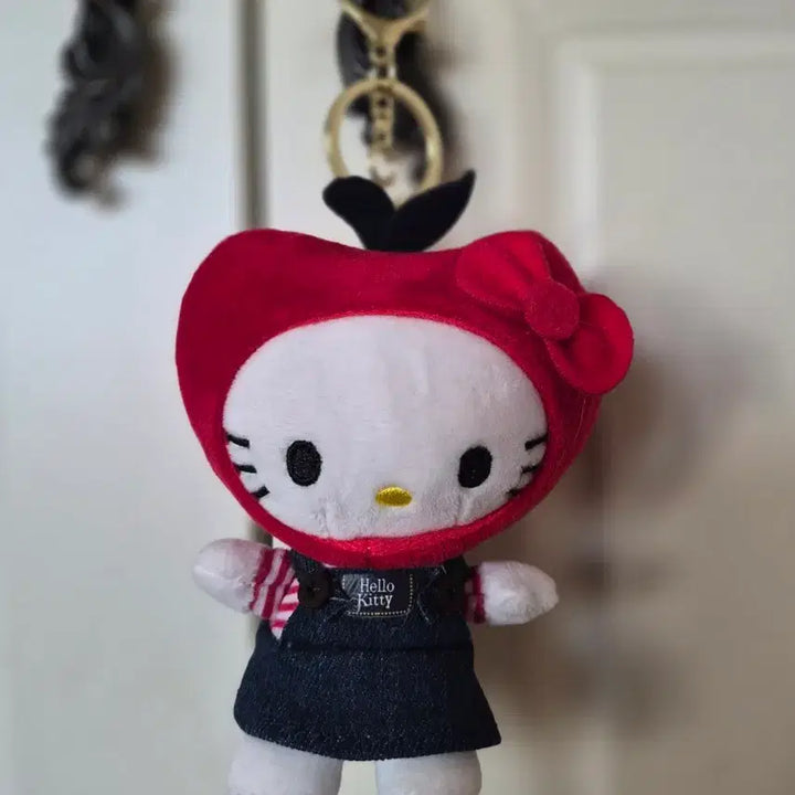 [BUNJANG] Hello Kitty Apple Keyring Doll / 헬로키티 사과 키링 인형 가방고리인형