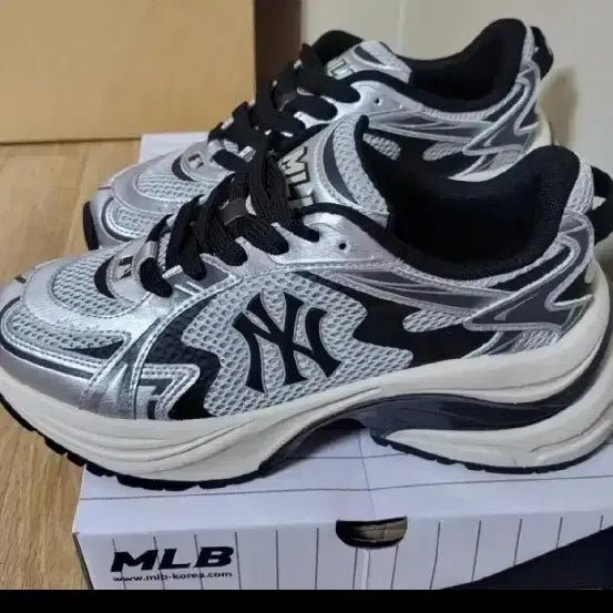 [BUNJANG] MLB Curve Runner Running Shoes Silver - New / mlb커브러너 런닝화 새상품 풀박스판매해요.280사이즈 실버색인기상품
