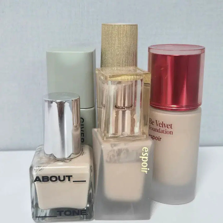 [BUNJANG] Assorted Foundation Set (Espoir, About Tone, Giverny, and Others) / 일괄 파운데이션 21호 (에스쁘아 비벨벳 비글로우 어바웃톤 지베르니 숨)