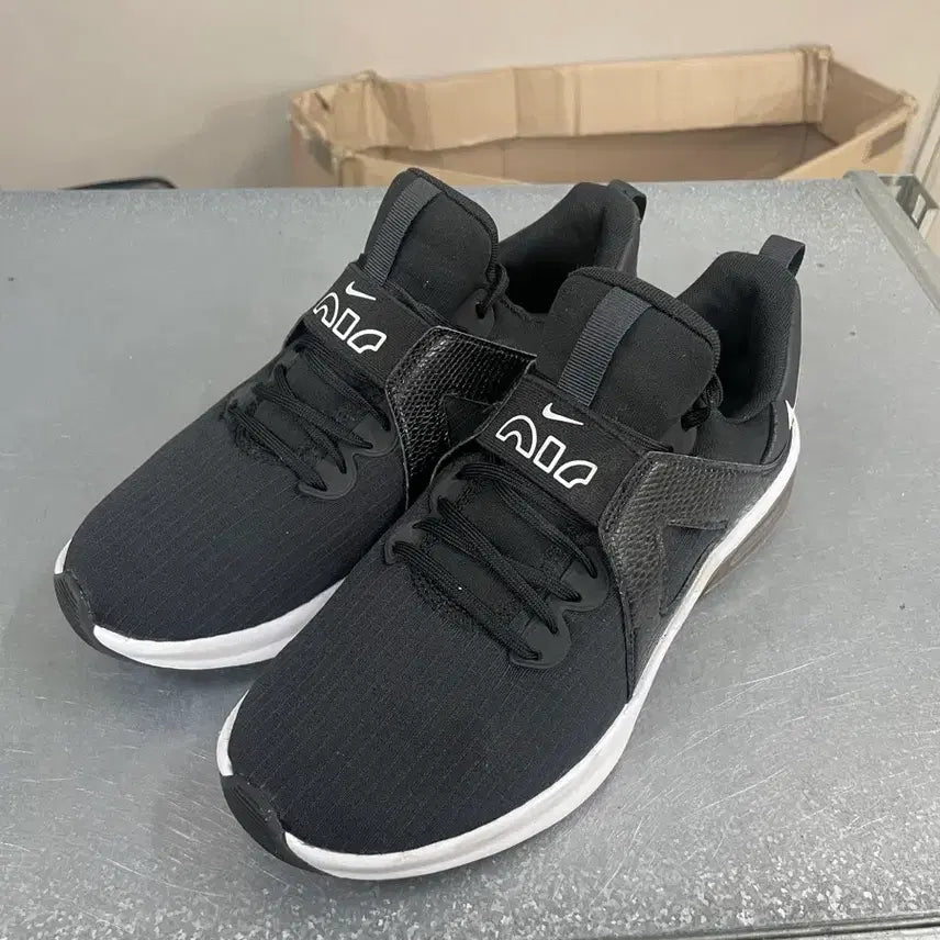 [BUNJANG] Nike Air Max Bella TR 5 Black Dark Smoke Grey Sneakers / 나이키 에어맥스 벨라 TR 5 블랙 다크 스모크 그레이 245