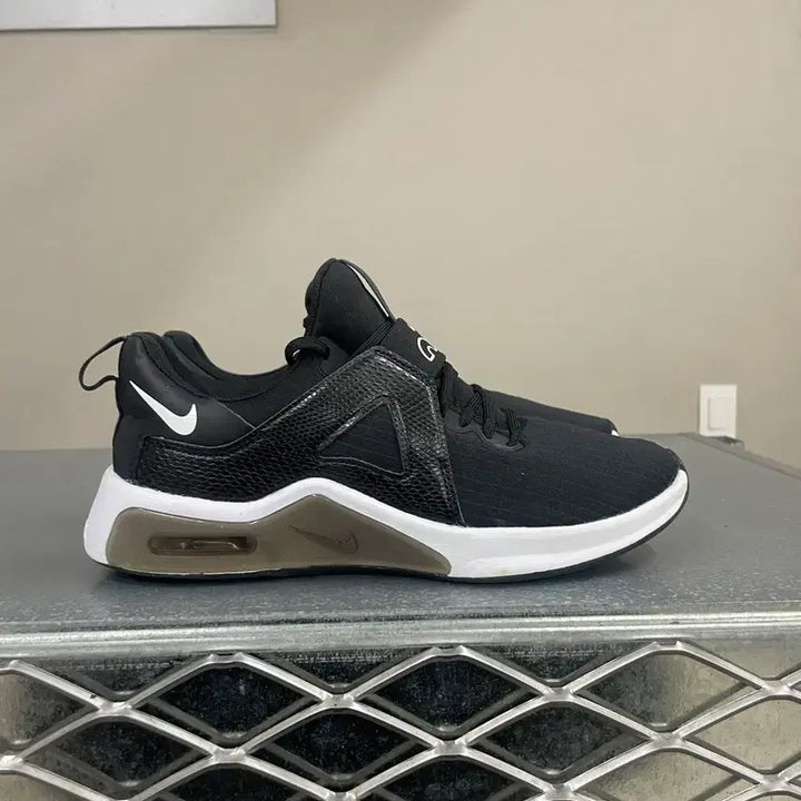 [BUNJANG] Nike Air Max Bella TR 5 Black Dark Smoke Grey Sneakers / 나이키 에어맥스 벨라 TR 5 블랙 다크 스모크 그레이 245