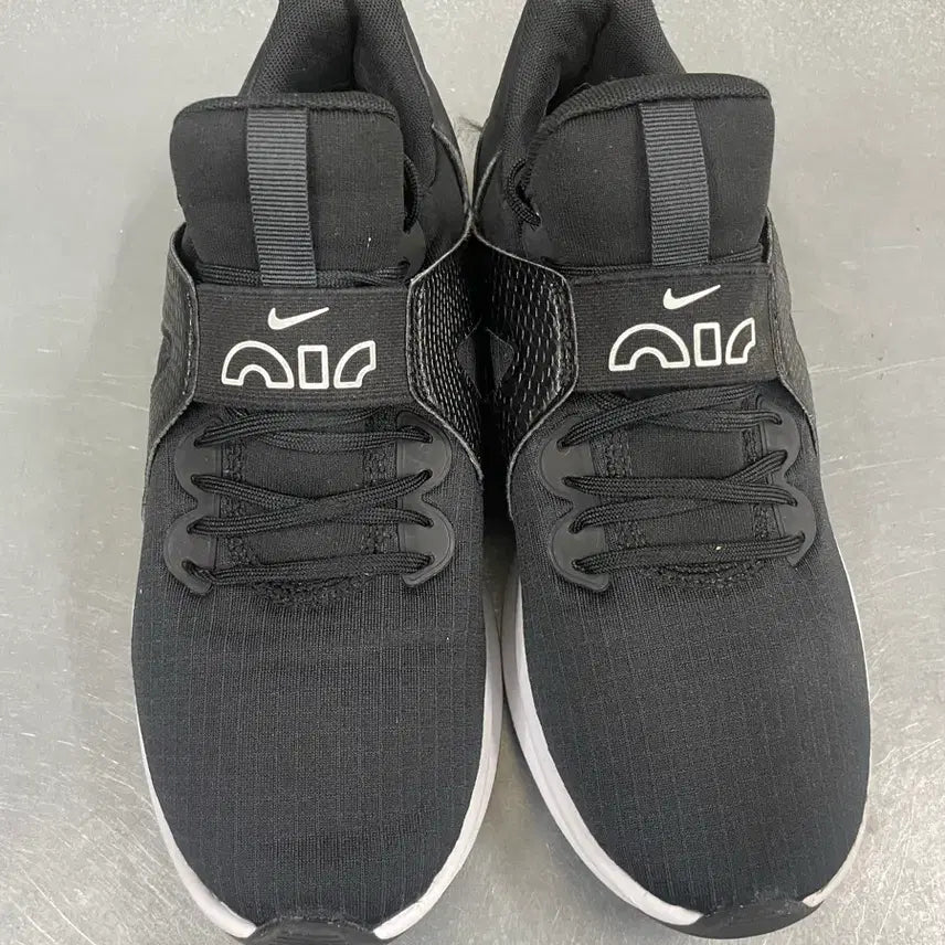 [BUNJANG] Nike Air Max Bella TR 5 Black Dark Smoke Grey Sneakers / 나이키 에어맥스 벨라 TR 5 블랙 다크 스모크 그레이 245