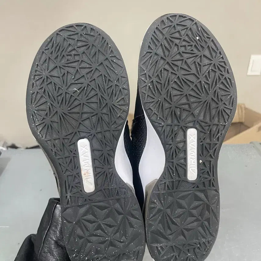 [BUNJANG] Nike Air Max Bella TR 5 Black Dark Smoke Grey Sneakers / 나이키 에어맥스 벨라 TR 5 블랙 다크 스모크 그레이 245