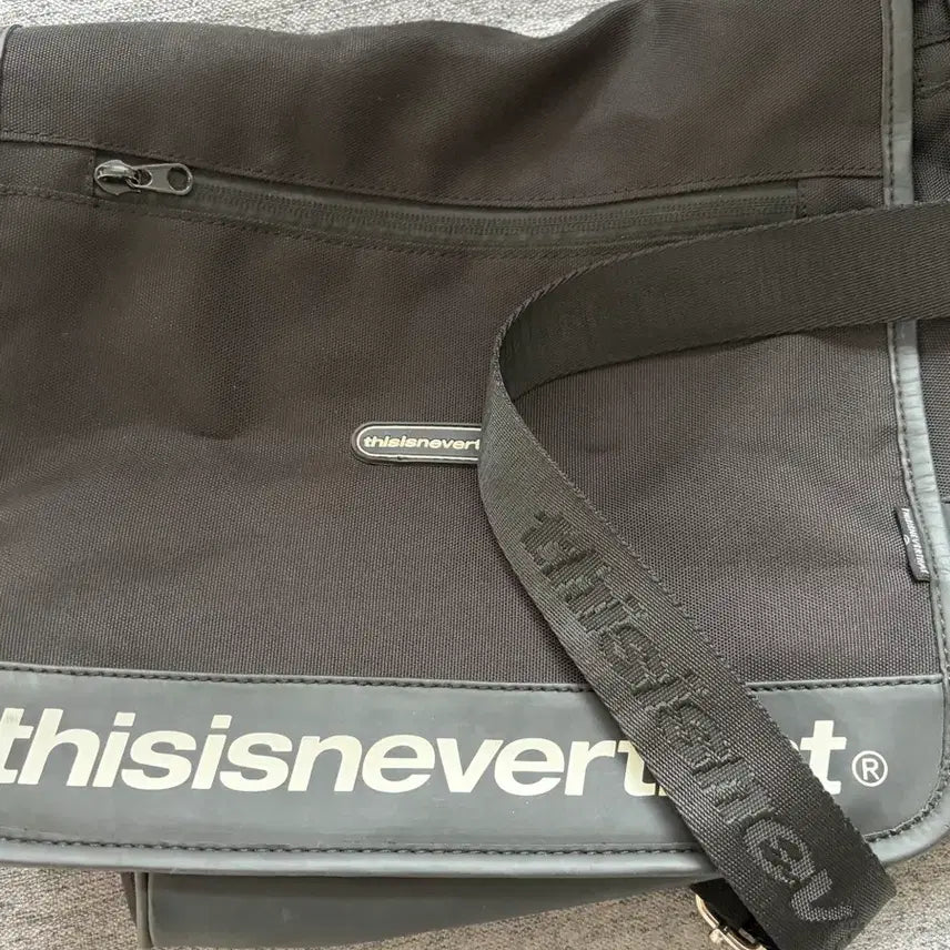 [BUNJANG] thisisneverthat Messenger Bag / 디스이즈네버댓 메신저백