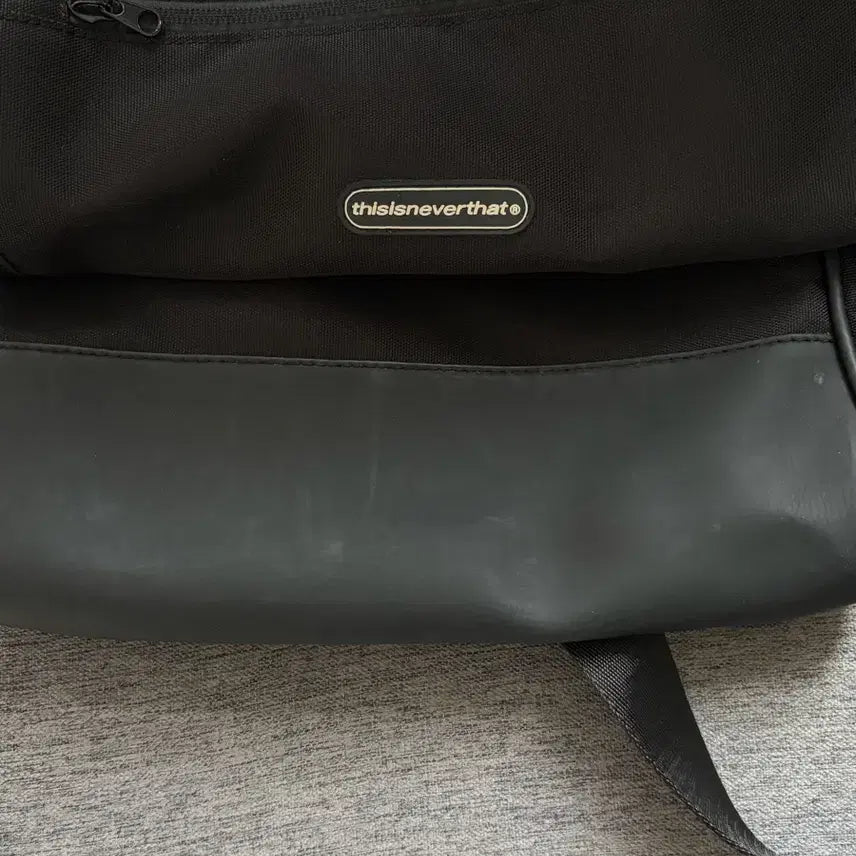 [BUNJANG] thisisneverthat Messenger Bag / 디스이즈네버댓 메신저백