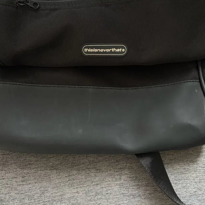 [BUNJANG] thisisneverthat Messenger Bag / 디스이즈네버댓 메신저백